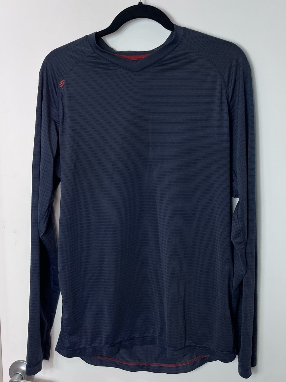 Rhone Reign Performance Tee Shirt Mens Navy‎ Blue Stripe Long Sleeve Athletic